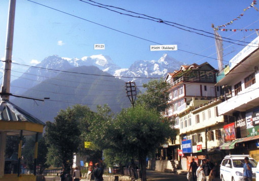 Rekong Peo の背後の山 Raldang